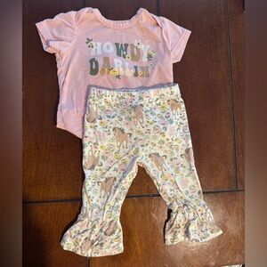 Kids Pink 'Howdy Darlin' Tee and Horse-Print Ruffle Leggings Set
